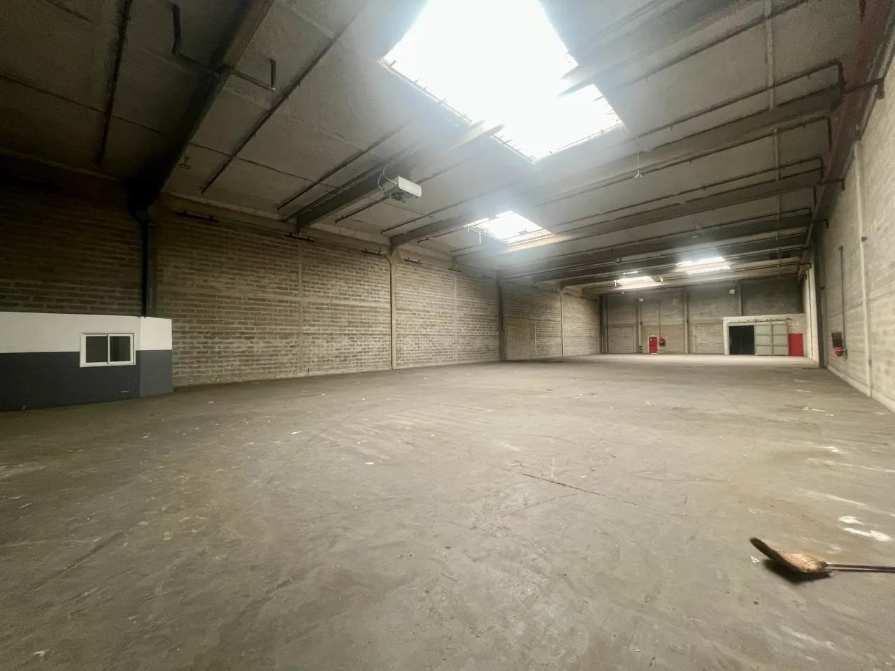 logistics - Warehouse / Offices For Rent - gallery - 3