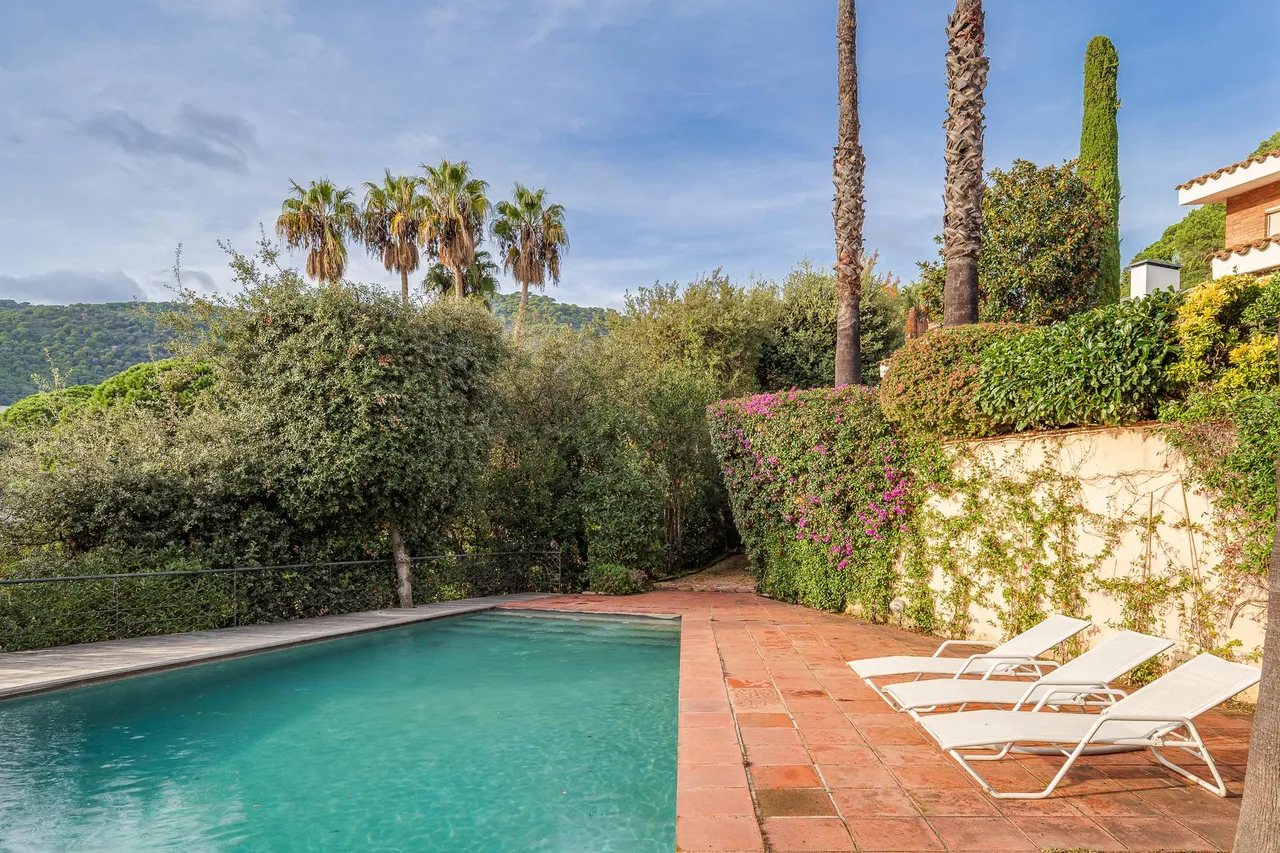 living - 429m² house / villa for sale in Premià de Dalt, Barcelona - gallery - 4