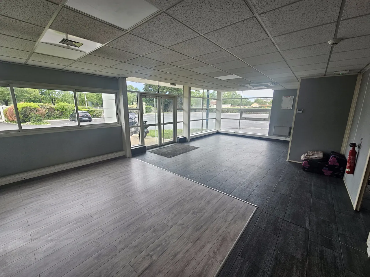 logistics - Entrepôt / Bureaux À Louer - gallery - 5