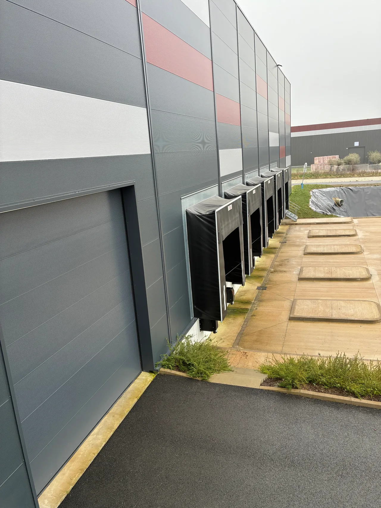 logistics - Warehouse For Rent - For Sale - gallery - 3