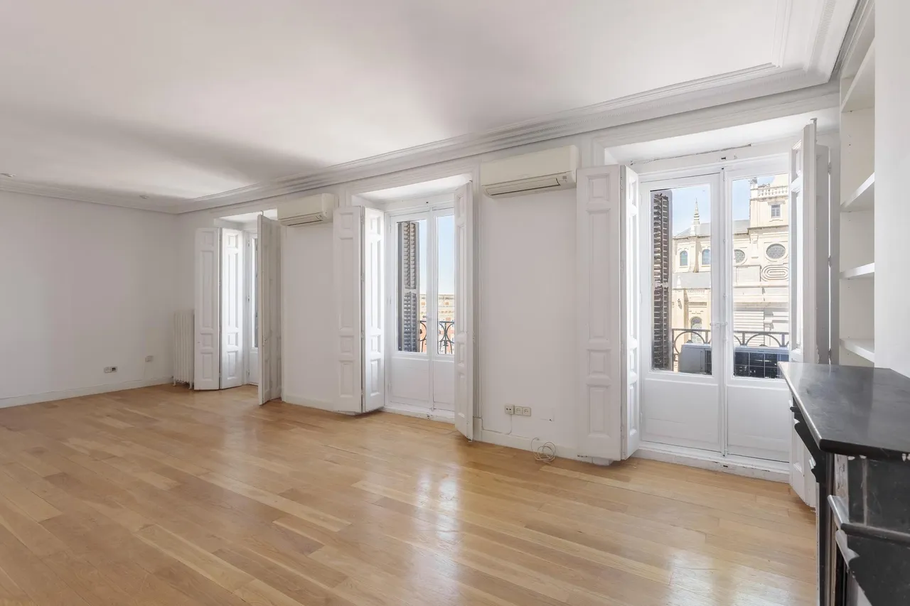 living - Piso de 140m² en alquiler en Palacio, Madrid - gallery - 2