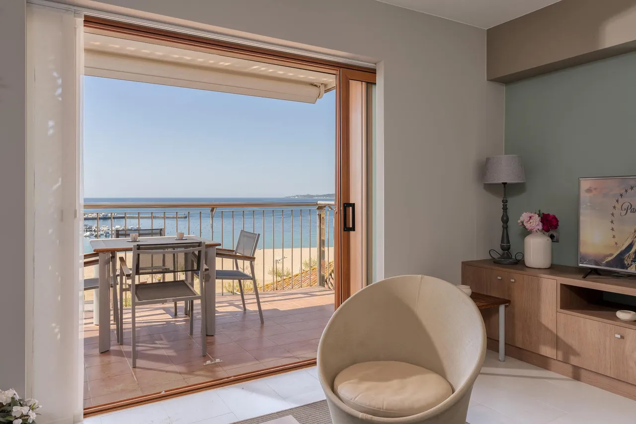 living - Piso de 63m² con 8m² terraza en venta en Palamós - gallery - 4