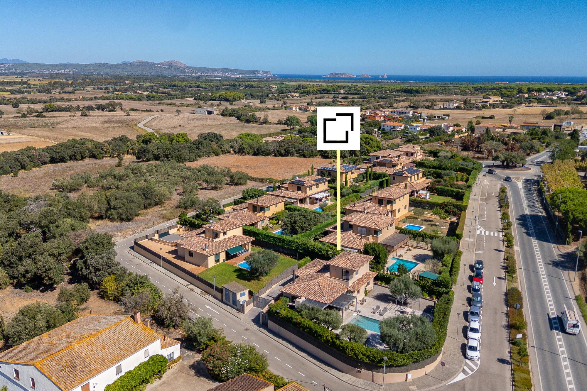 living - 212m² house / villa for sale in Sa Riera, Costa Brava - gallery - 3