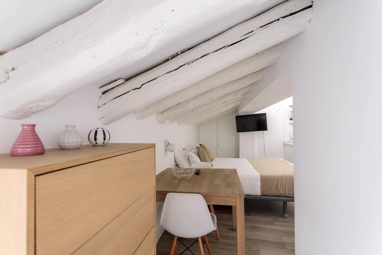 living - Piso de 35m² en alquiler en Sol, Madrid - gallery - 9