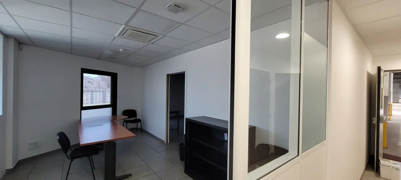 logistics - Entrepôt / Bureaux À Louer - gallery - 4