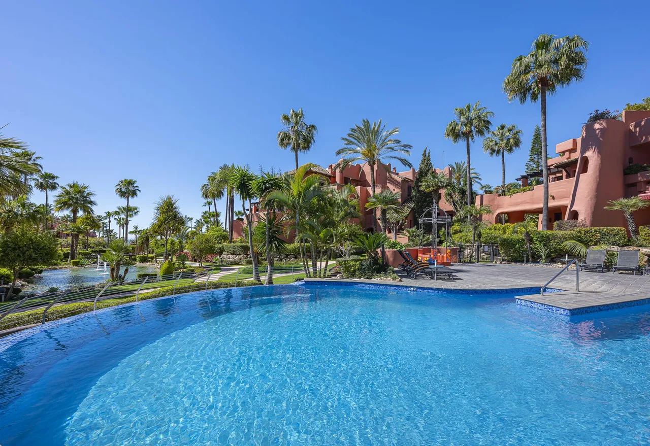 living - Ático de 206m² con 125m² terraza en venta en New Golden Mile - gallery - 8