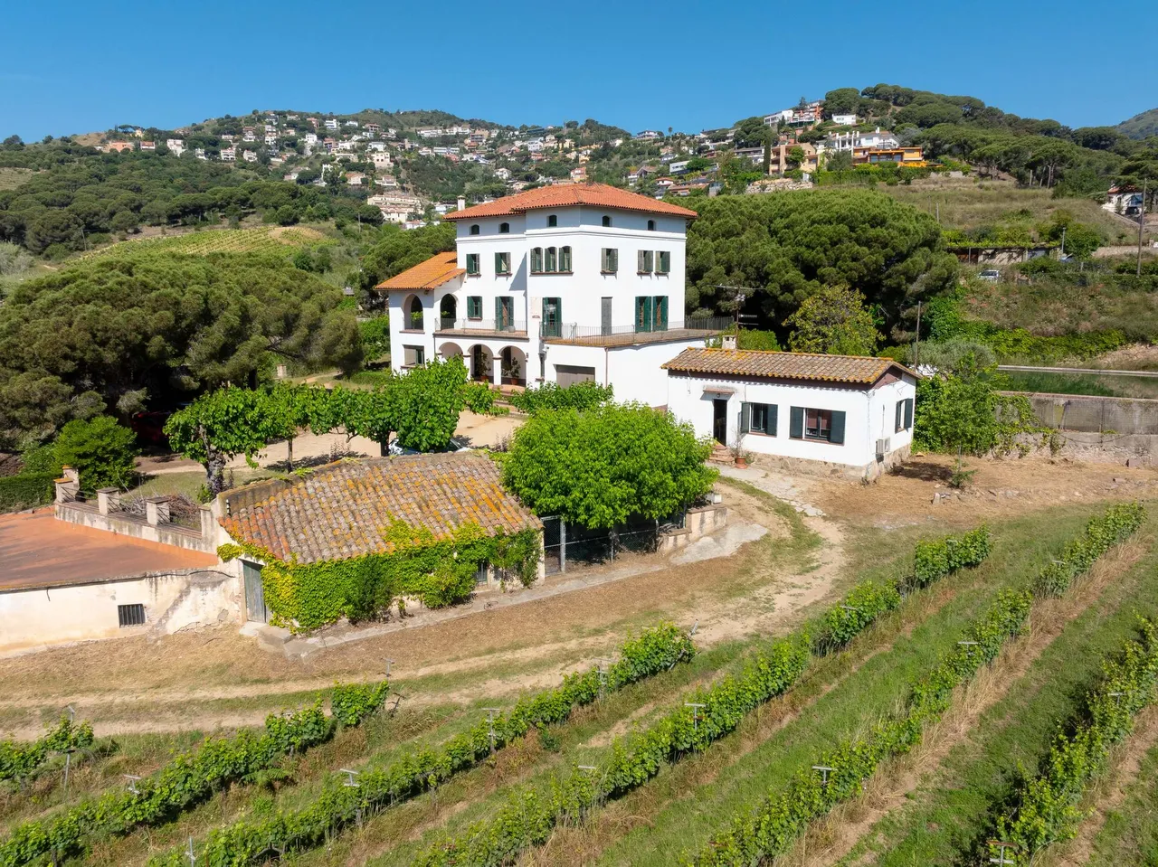 living - Casa rural de 922m² con 27,090m² de jardín en venta en Alella - gallery - 8