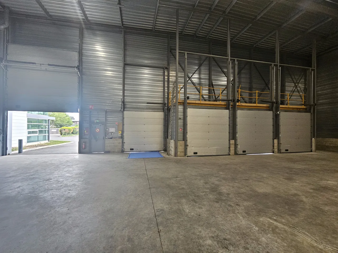 logistics - Warehouse / Offices For Rent - gallery - 6