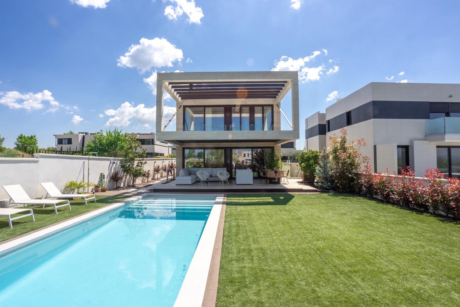 living - 550m² country house for rent in Majadahonda, Madrid - gallery thumbnail - 5