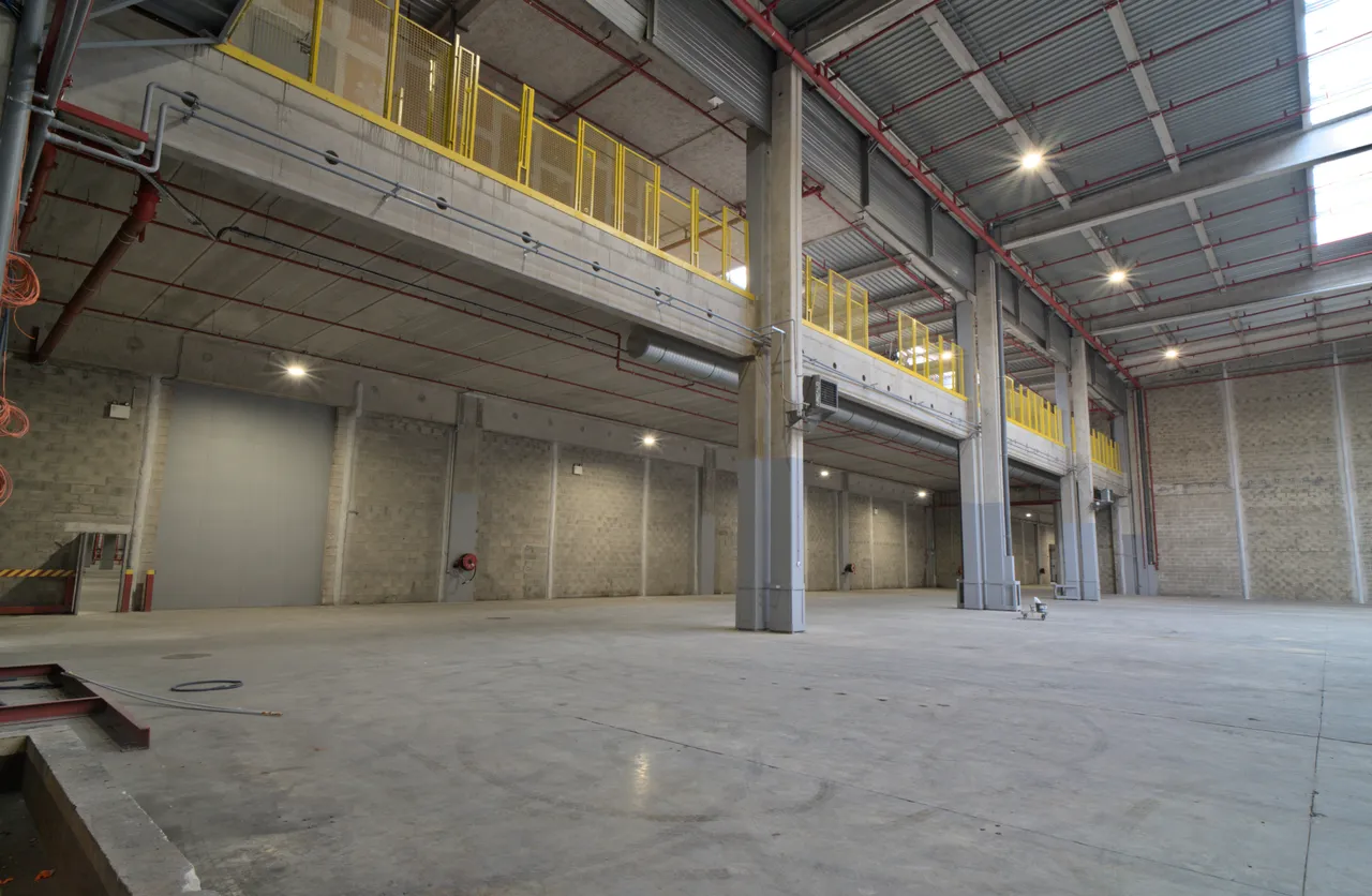 logistics - Logistics Warehouse For Rent - gallery - 9