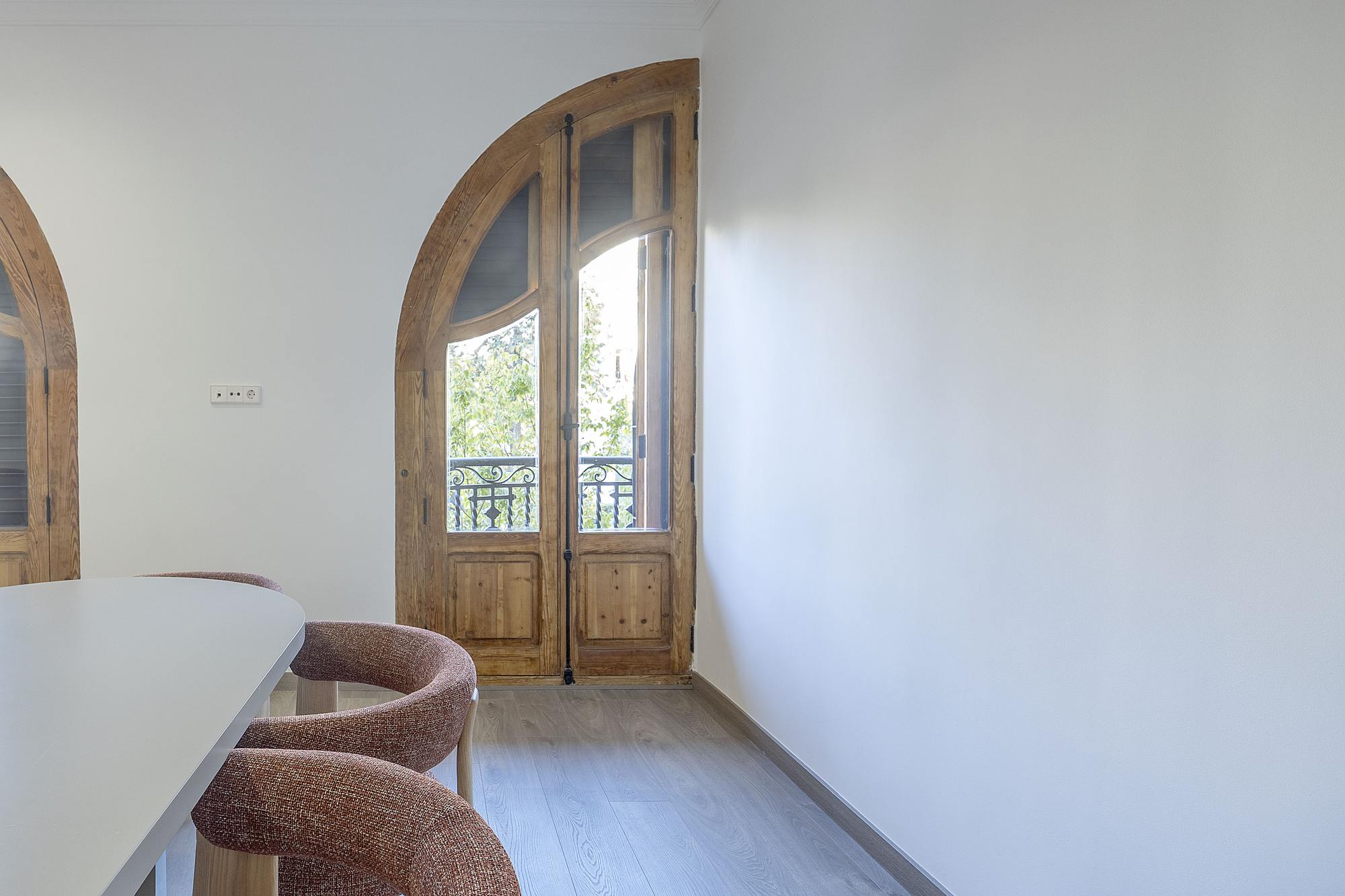 living - 210m² apartment with 6m² terrace for rent in Sant Francesc - gallery thumbnail - 7