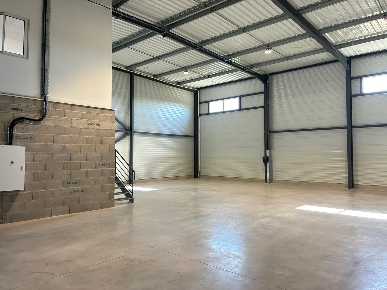 logistics - Light Industrial Premises / Offices For Rent - gallery - 9