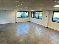 logistics - Activités / Bureaux À Louer - gallery thumbnail - 9
