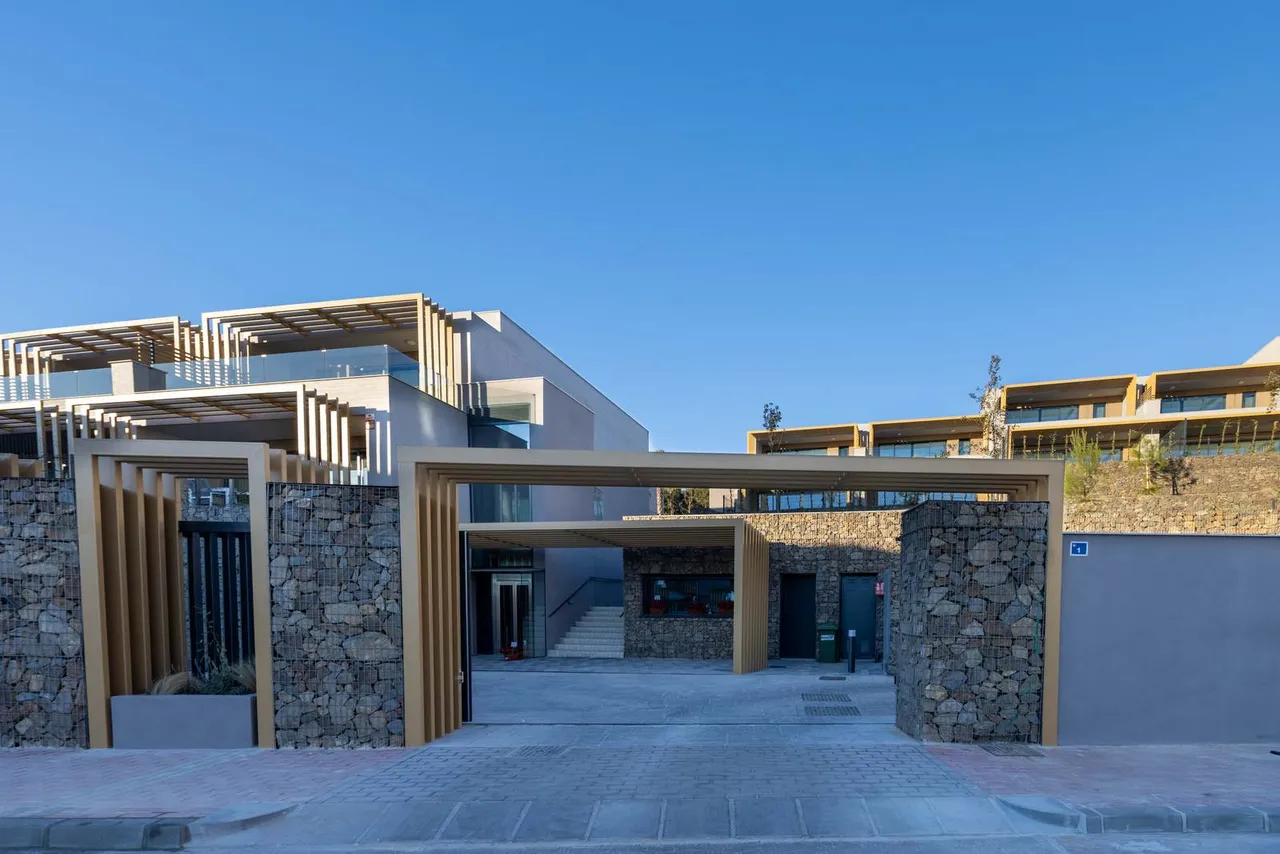 living - 3 and 4-bedroom townhouses for sale, close to the golf course and the beach, in a gated residential complex featuring contemporary designs in natural surroundings in Mijas, Costa del Sol. - gallery - 8