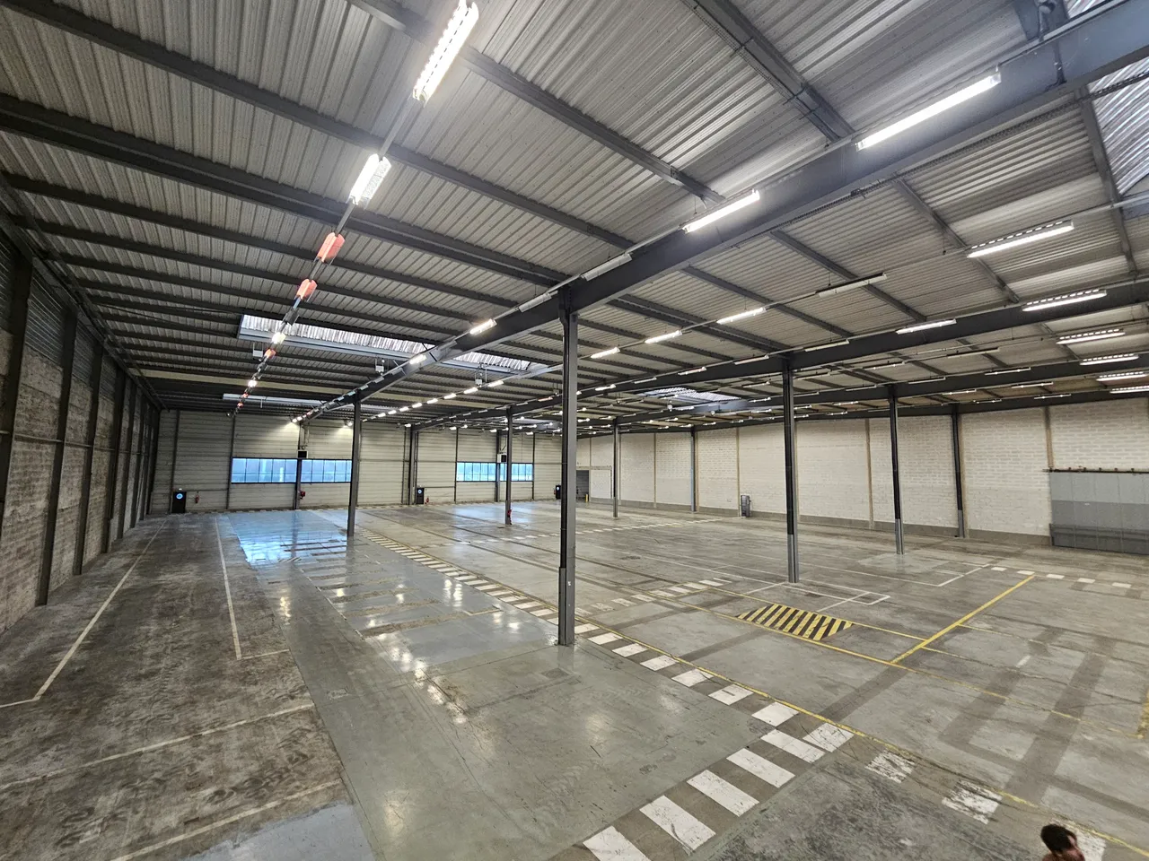 logistics - Entrepôt / Bureaux À Louer - gallery - 2