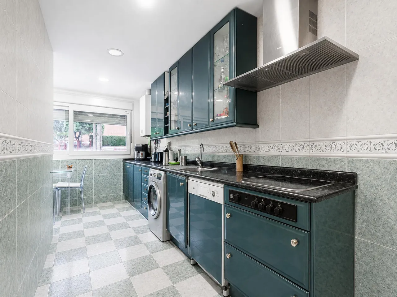living - Casa / villa de 250m² en alquiler en El Soto de la Moraleja - gallery - 5
