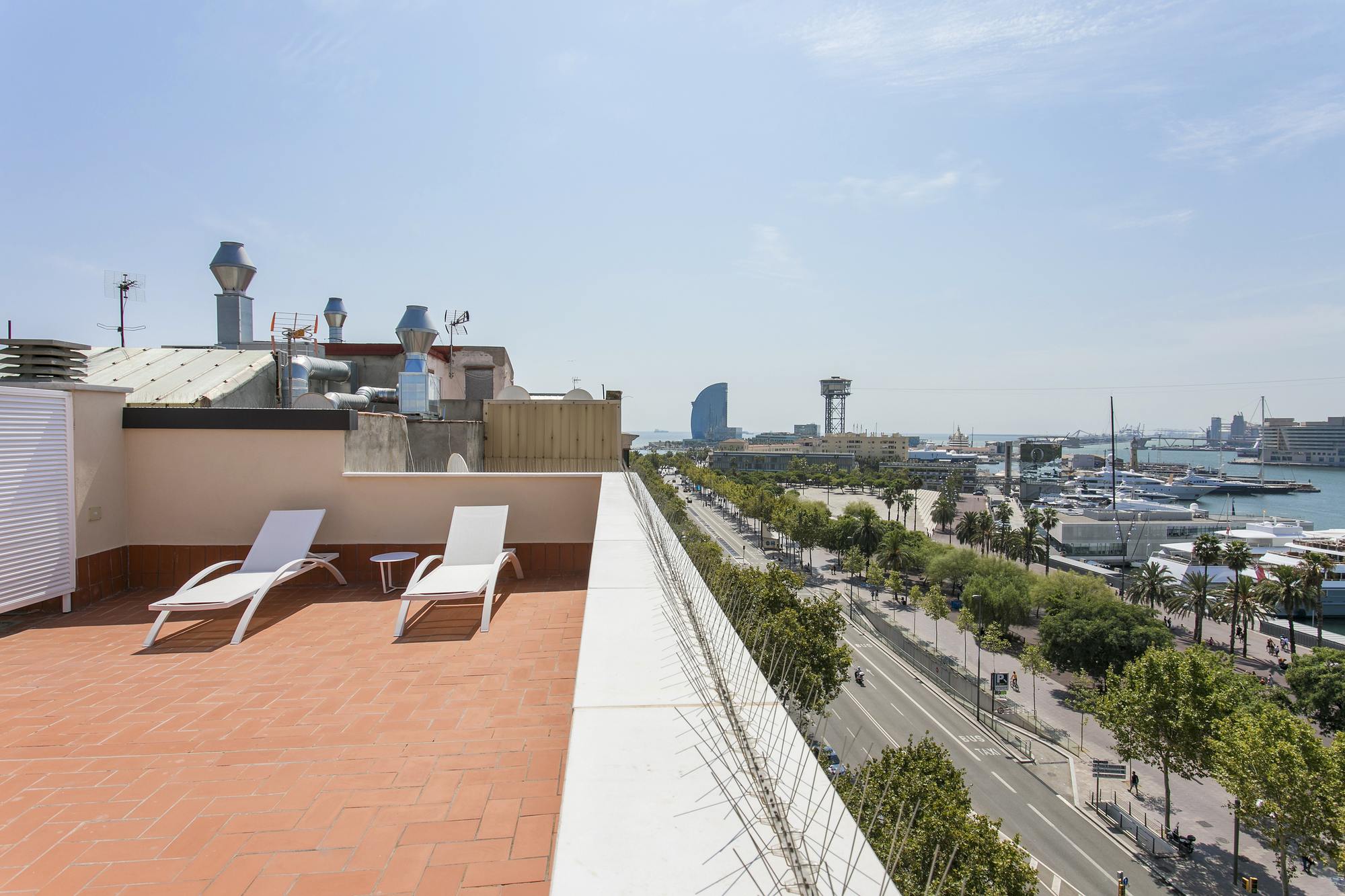 living - Ático de 103m² con 40m² terraza en venta en Barceloneta - gallery thumbnail - 5