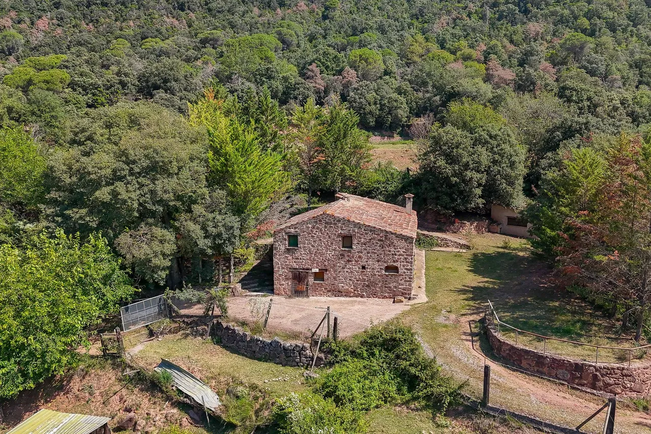 living - 1,014m² country house for sale in La Garrotxa, Girona - gallery - 9