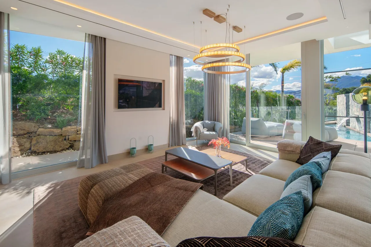 living - 264m² house / villa with 151m² terrace for sale in Nueva Andalucía - gallery - 3