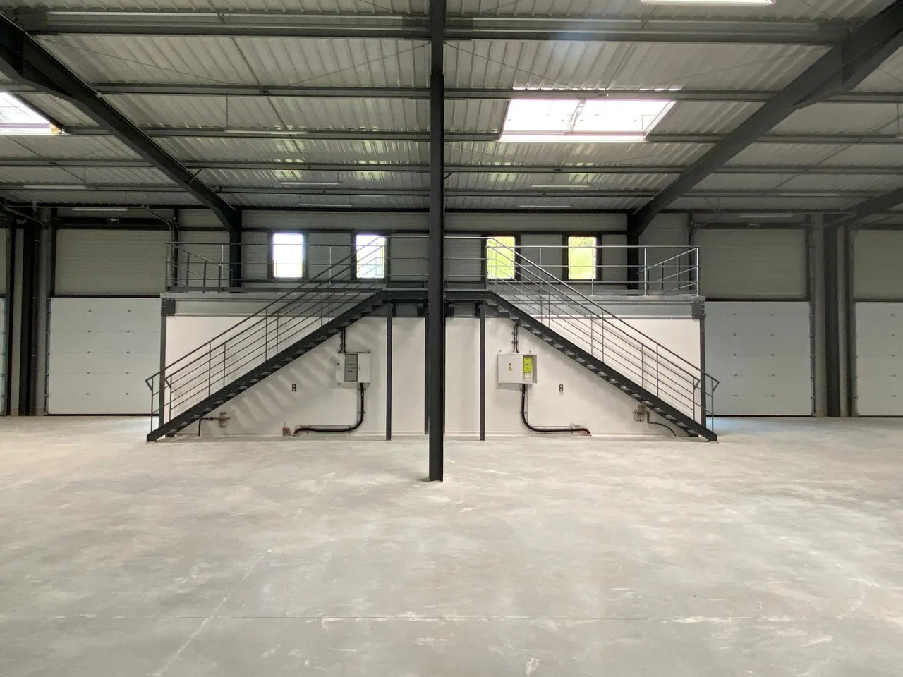 logistics - Light Industrial Premises / Offices For Rent - gallery - 9