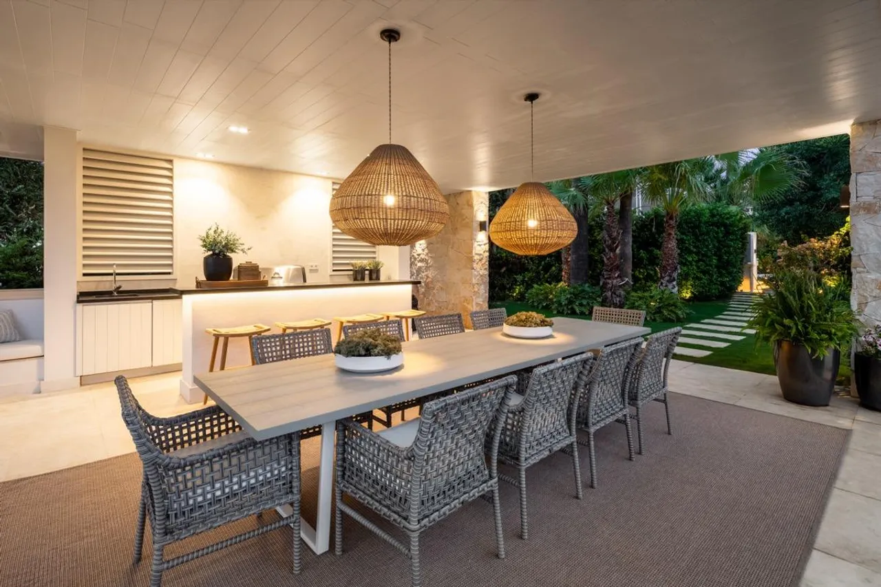 living - Casa / villa de 1,636m² con 441m² terraza en venta en Nueva Andalucía - gallery - 4