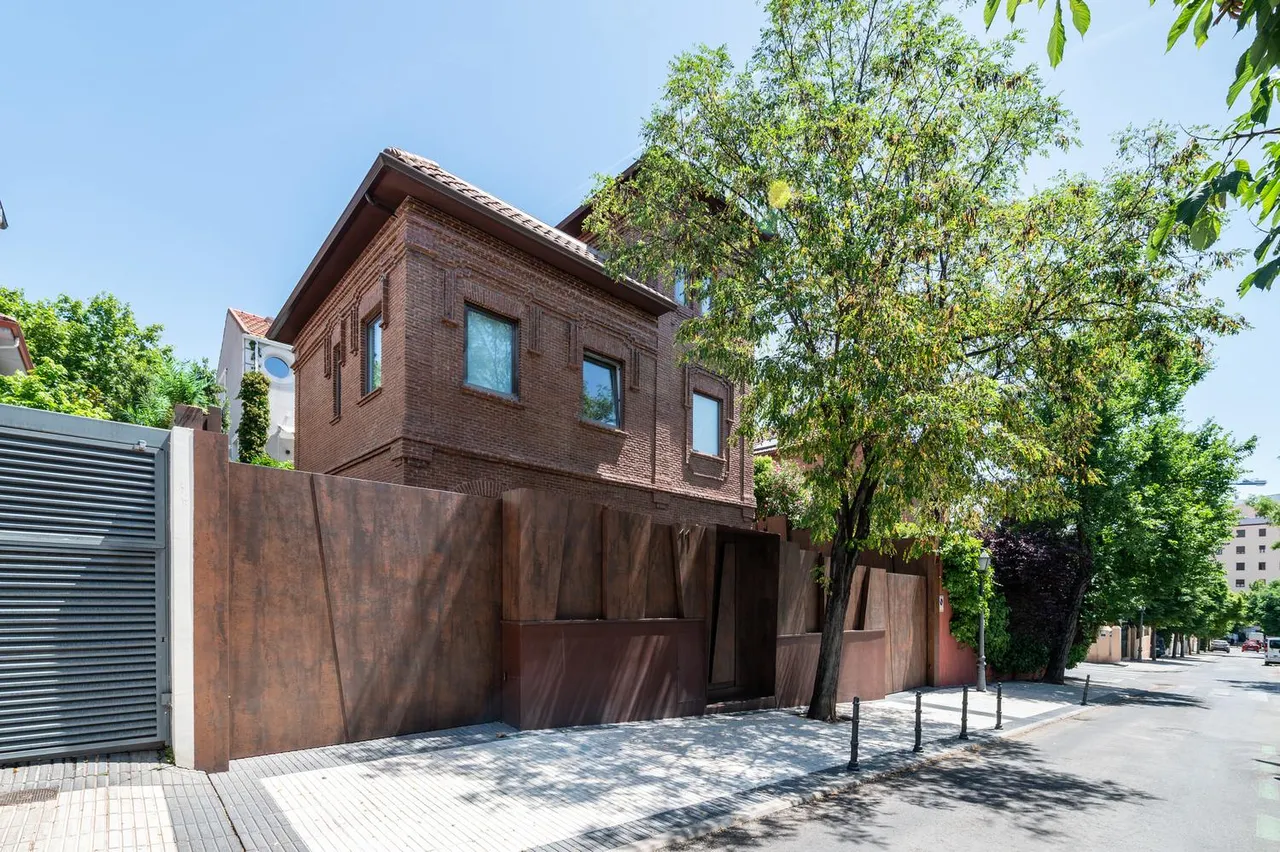 living - Casa / villa de 450m² con 50m² de jardín en venta en Niño Jesús - gallery - 3