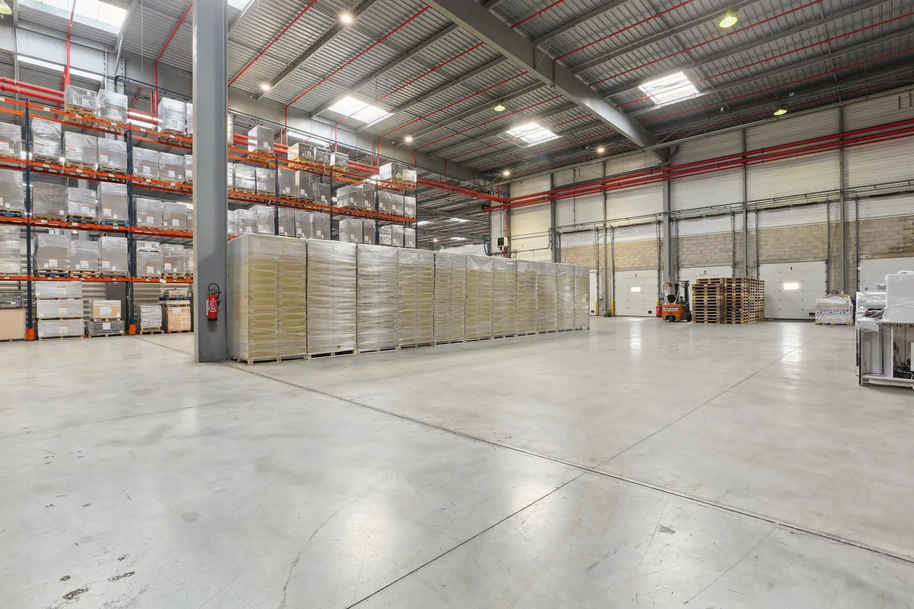 logistics - Warehouse / Offices For Rent - gallery - 9