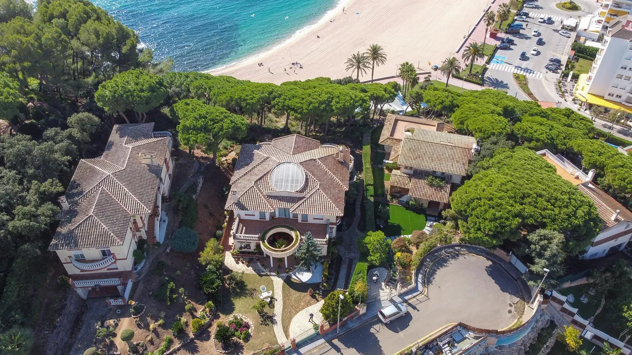 living - 1,100m² house / villa for sale in Lloret de Mar - gallery - 3