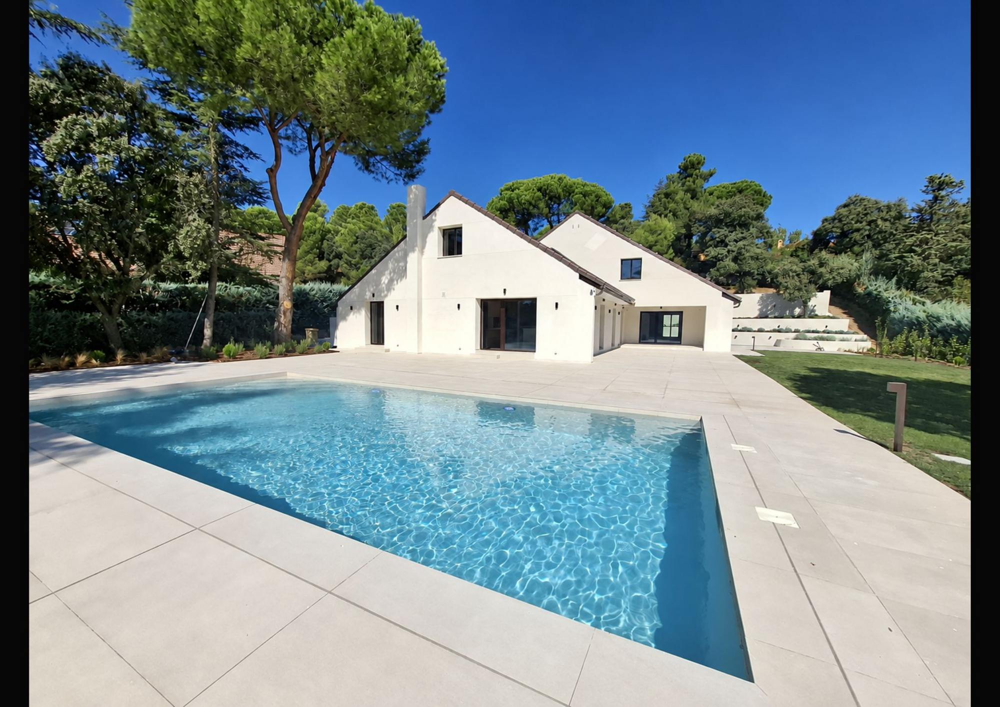 living - 518m² house / villa for sale in Ciudalcampo, Madrid - gallery thumbnail - 2
