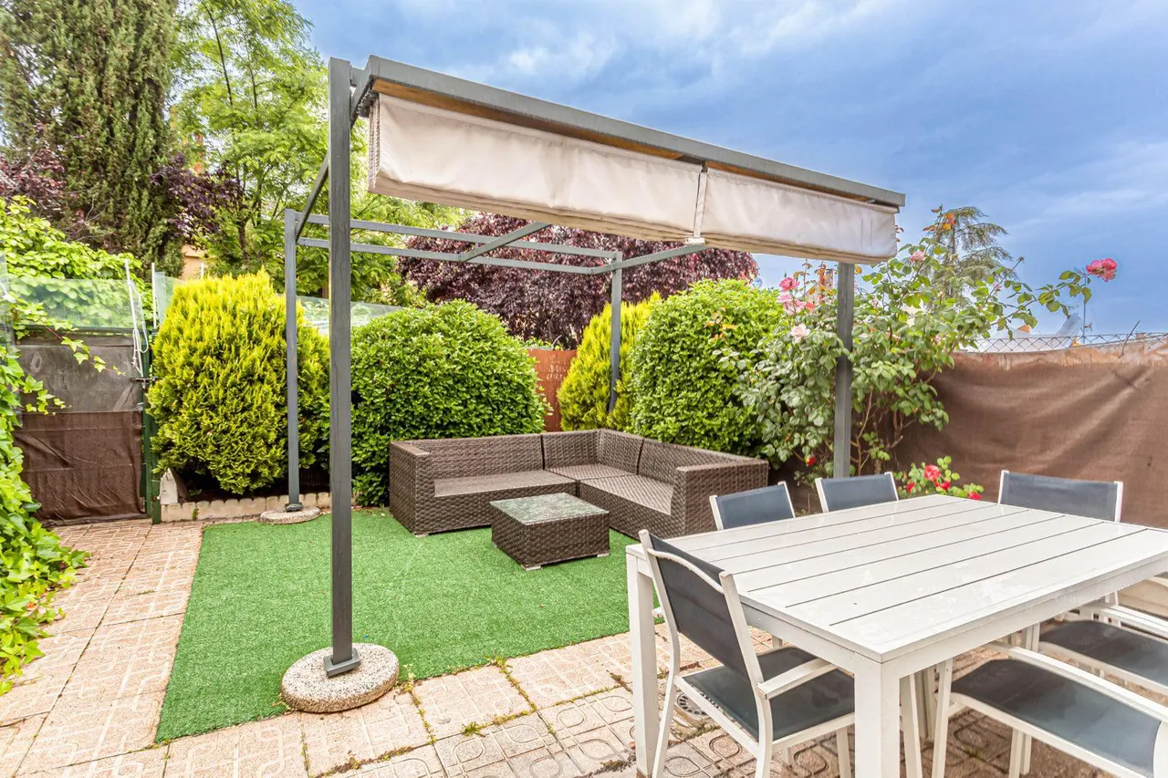 living - 250m² house / villa for rent in El Soto de la Moraleja - gallery - 2