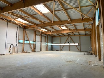 logistics - Activités / Bureaux À Louer - featured