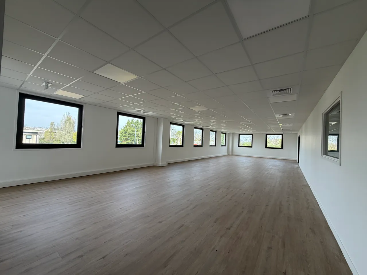 logistics - Light Industrial Premises / Offices For Rent - gallery - 6