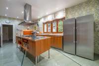 living - 1,035m² house / villa for sale in Conde de Orgaz and Piovera - gallery thumbnail - 9