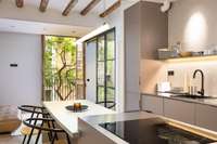 living - Piso de 42m² en venta en El Born, Barcelona - gallery thumbnail - 2
