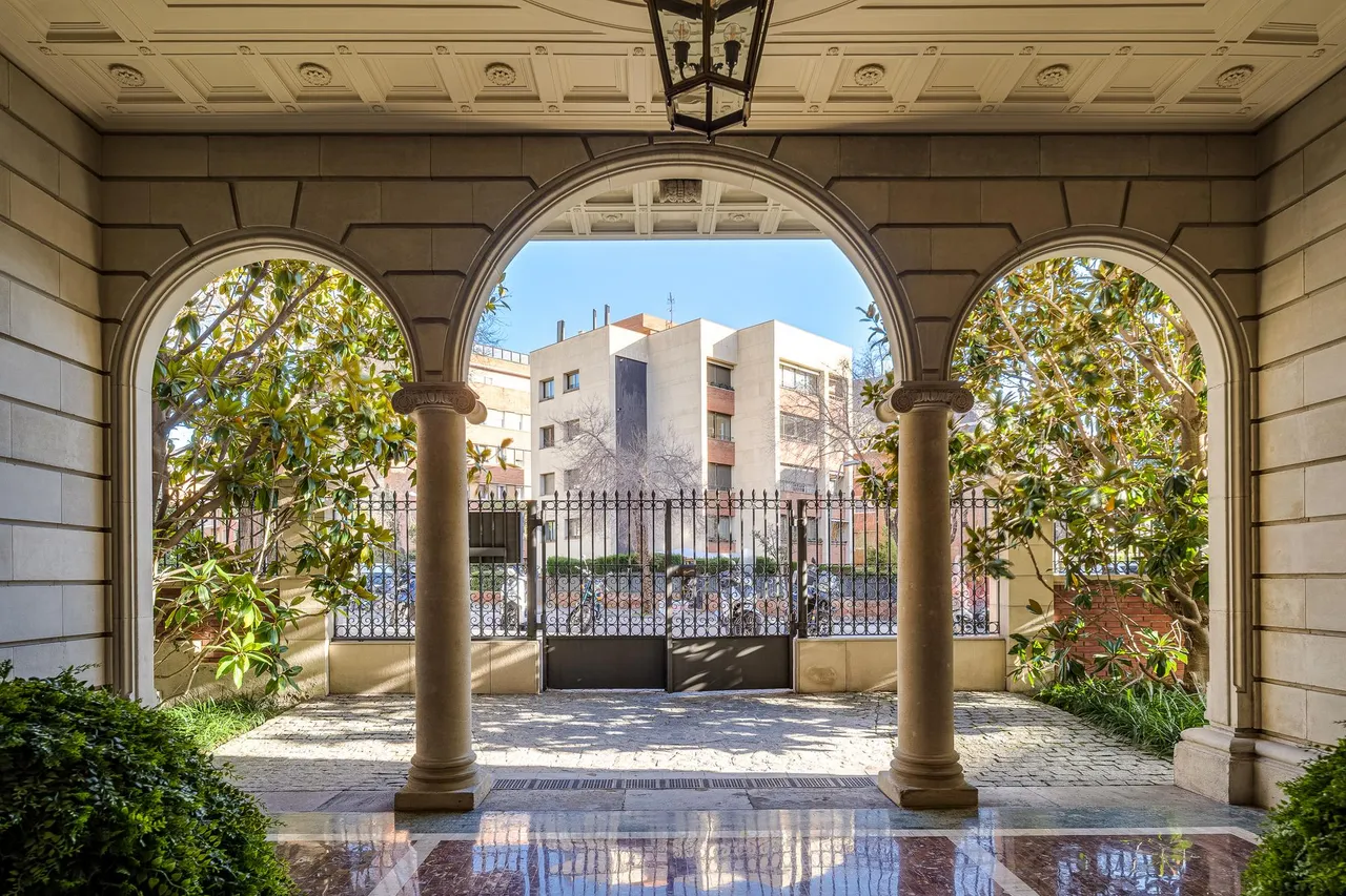 living - Piso de 256m² en venta en Turó Park, Barcelona - gallery - 2