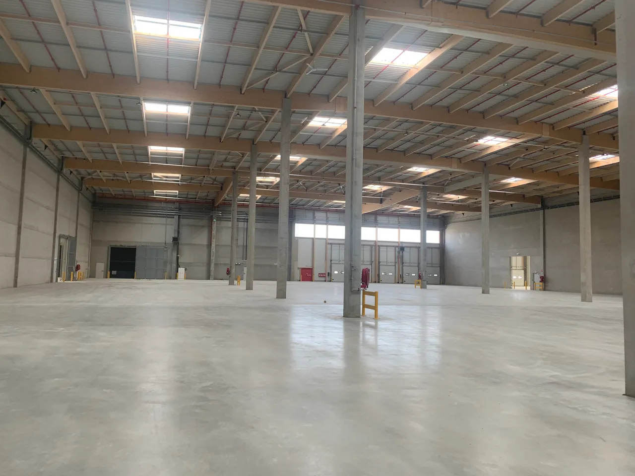 logistics - Logistics Warehouse For Rent - gallery - 3