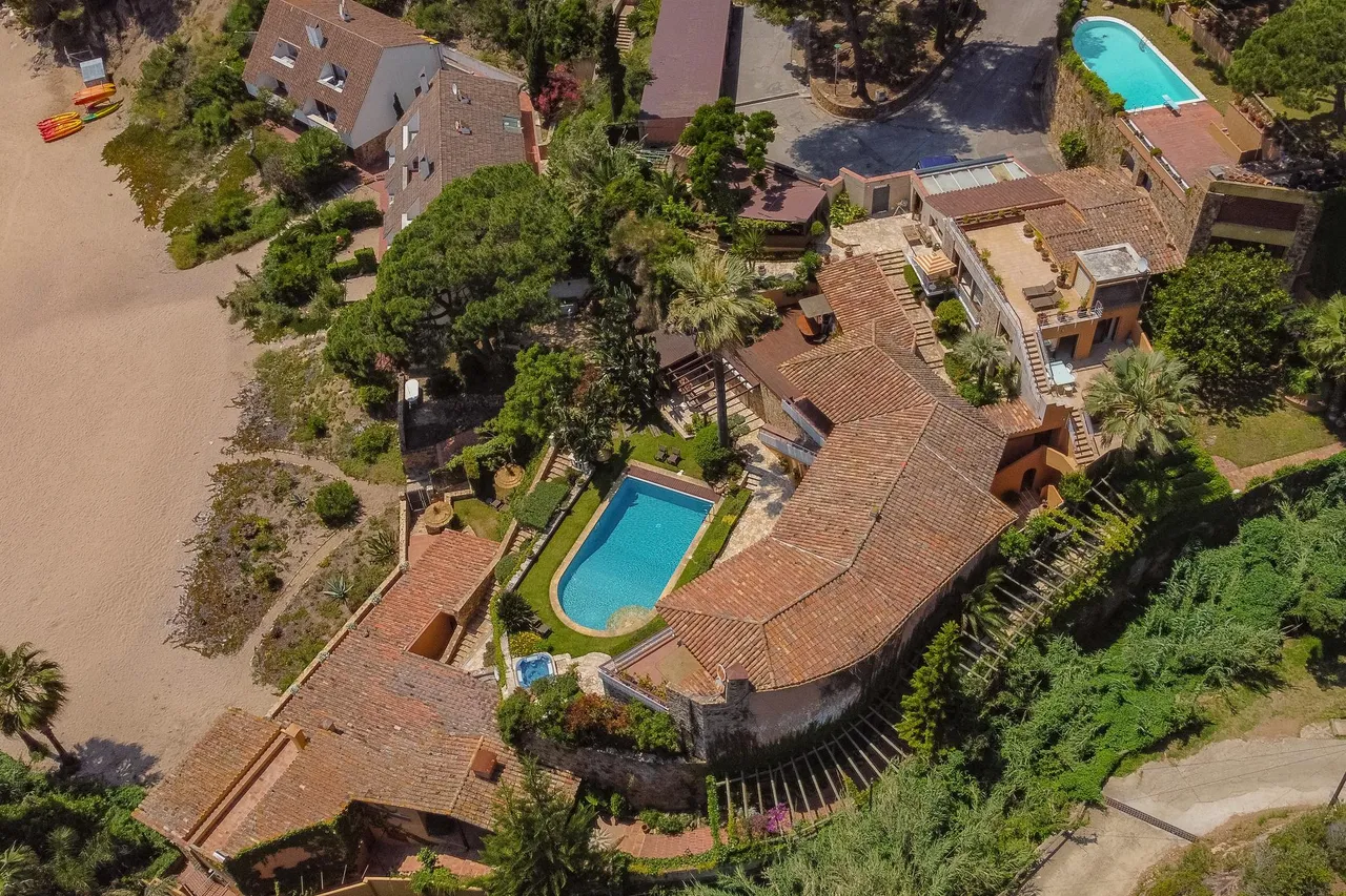 living - 1,000m² house / villa for sale in Tossa de Mar, Costa Brava - gallery - 4