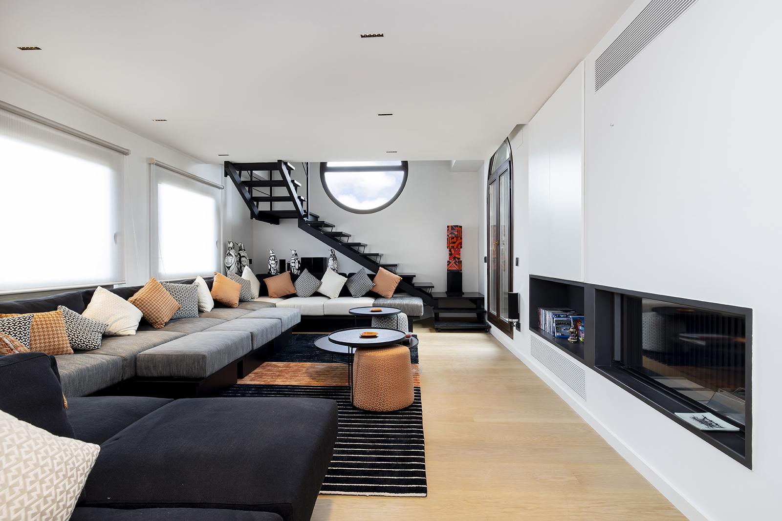 living - 250m² penthouse with 40m² terrace for rent in Eixample Right - gallery thumbnail - 3