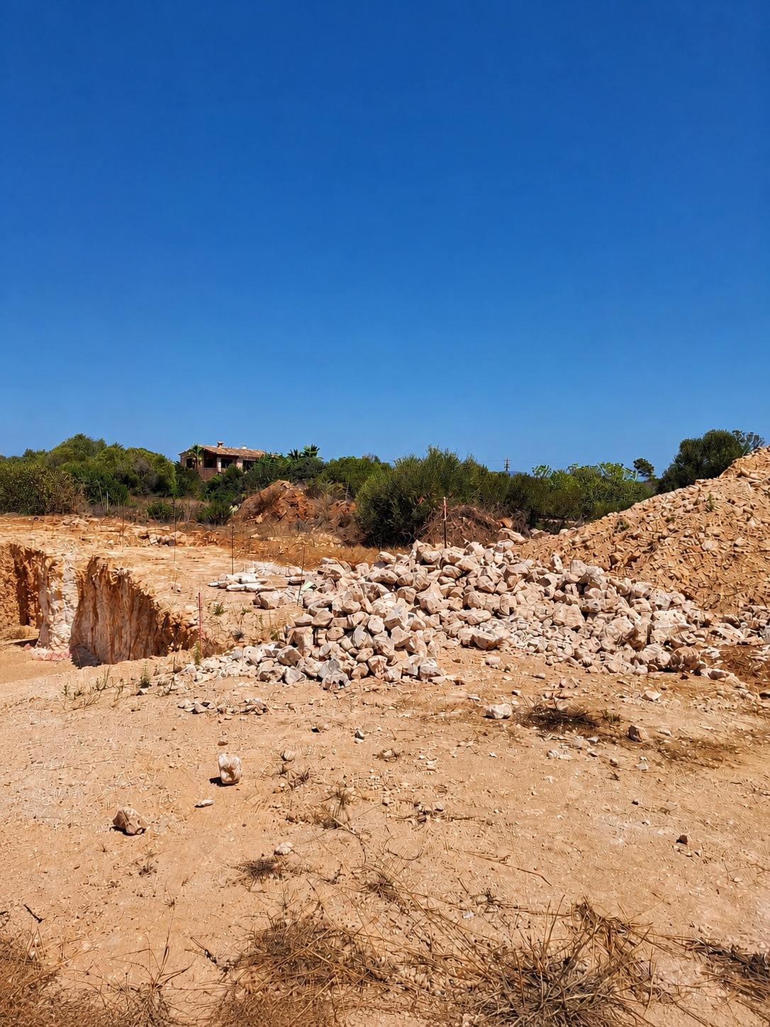 living - Parcela de 1,043m² en venta en Santanyí, Islas Baleares - gallery thumbnail - 1