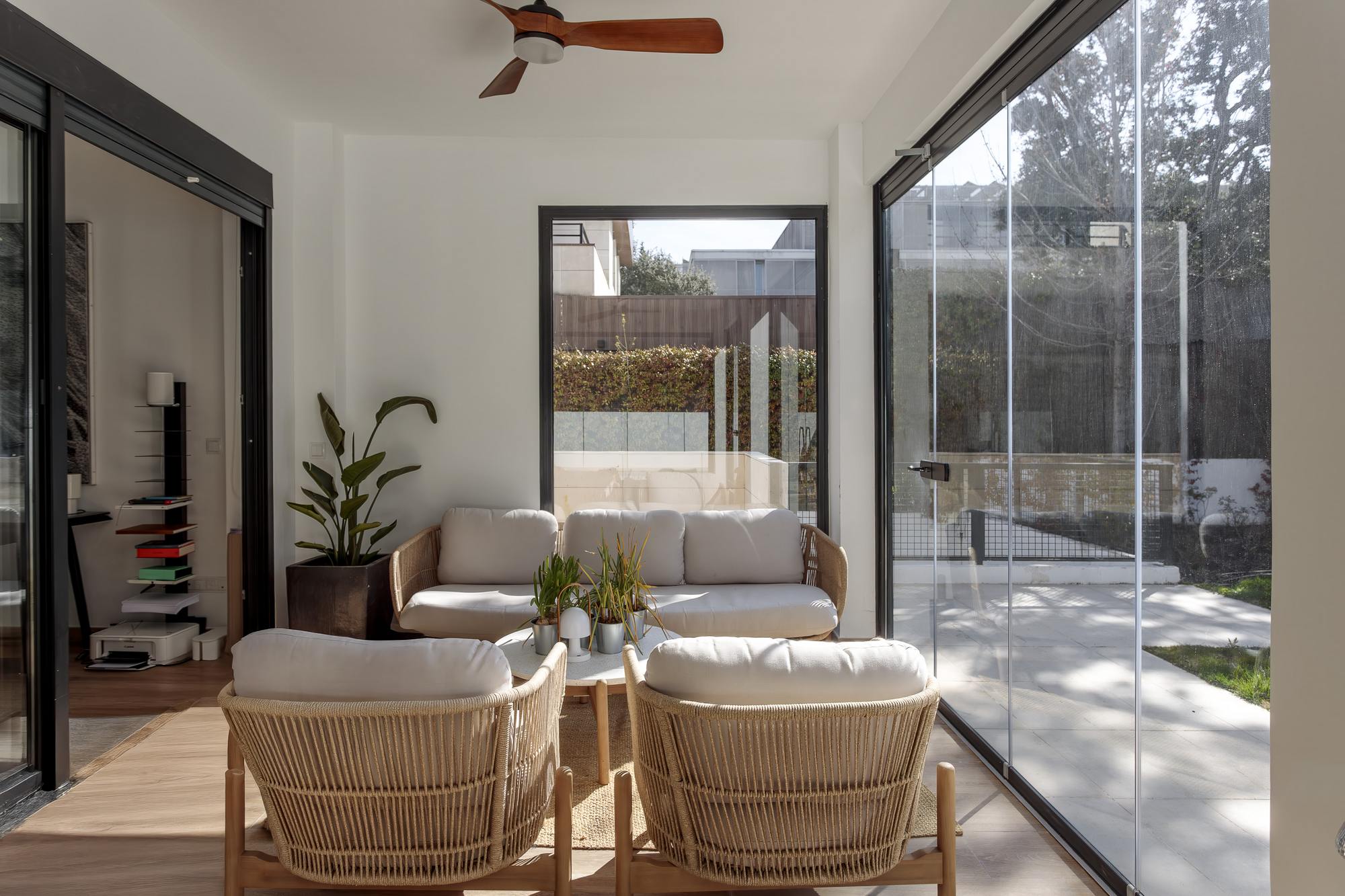 living - Casa / villa de 350m² en alquiler en La Moraleja Urbanización - gallery - 3