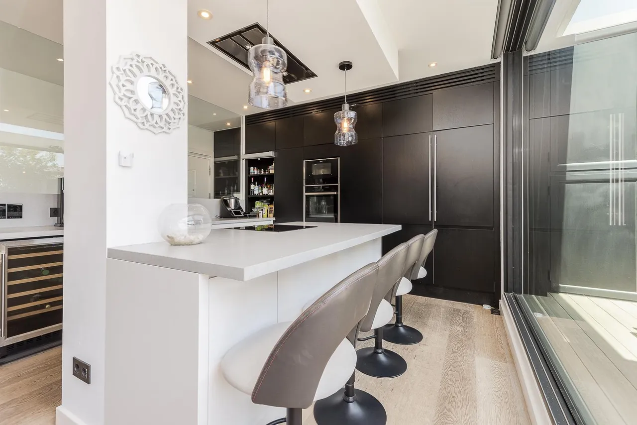 living - 240m² penthouse with 108m² terrace for sale in Les Corts - gallery - 9