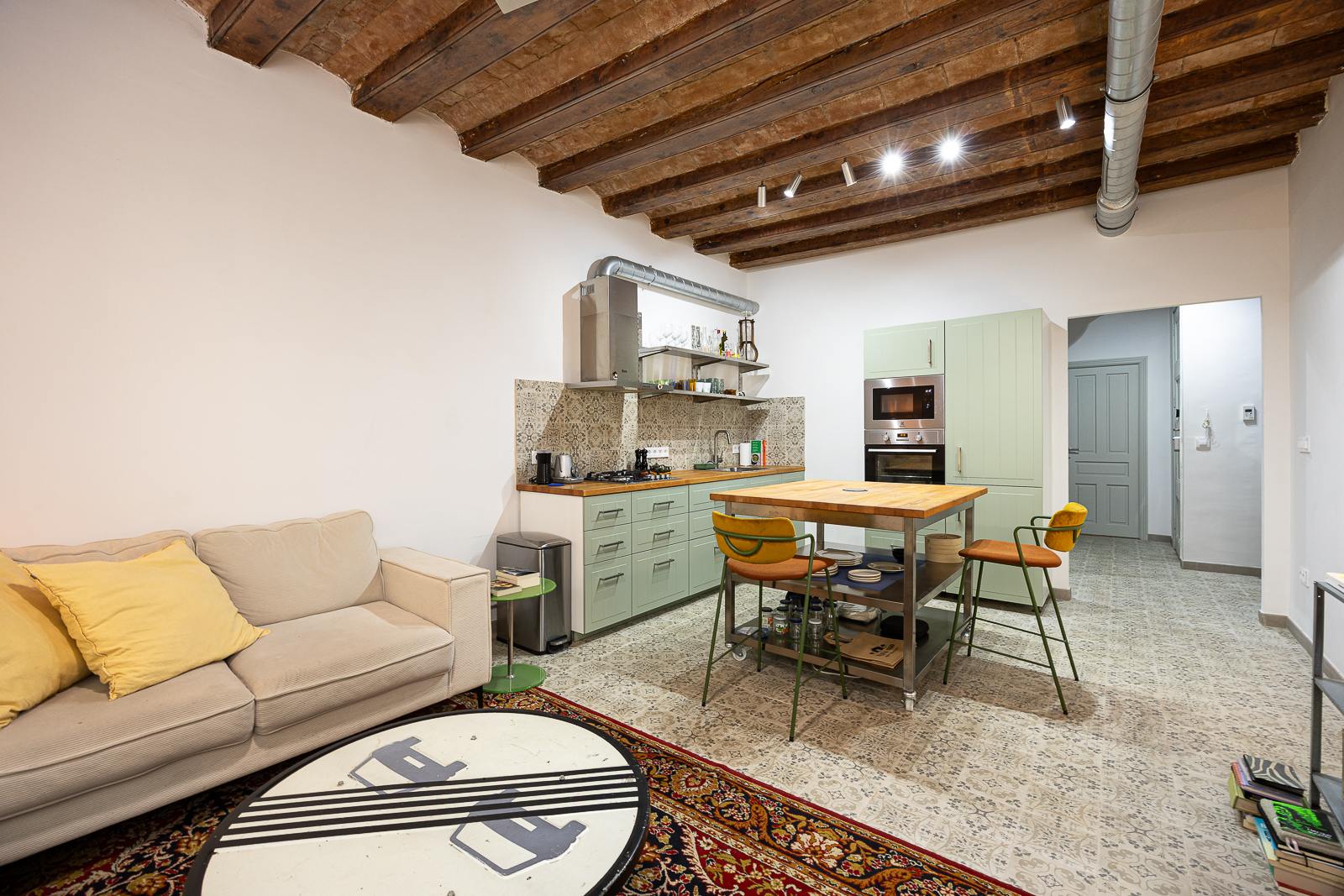 living - Piso de 56m² en venta en El Raval, Barcelona - gallery thumbnail - 3