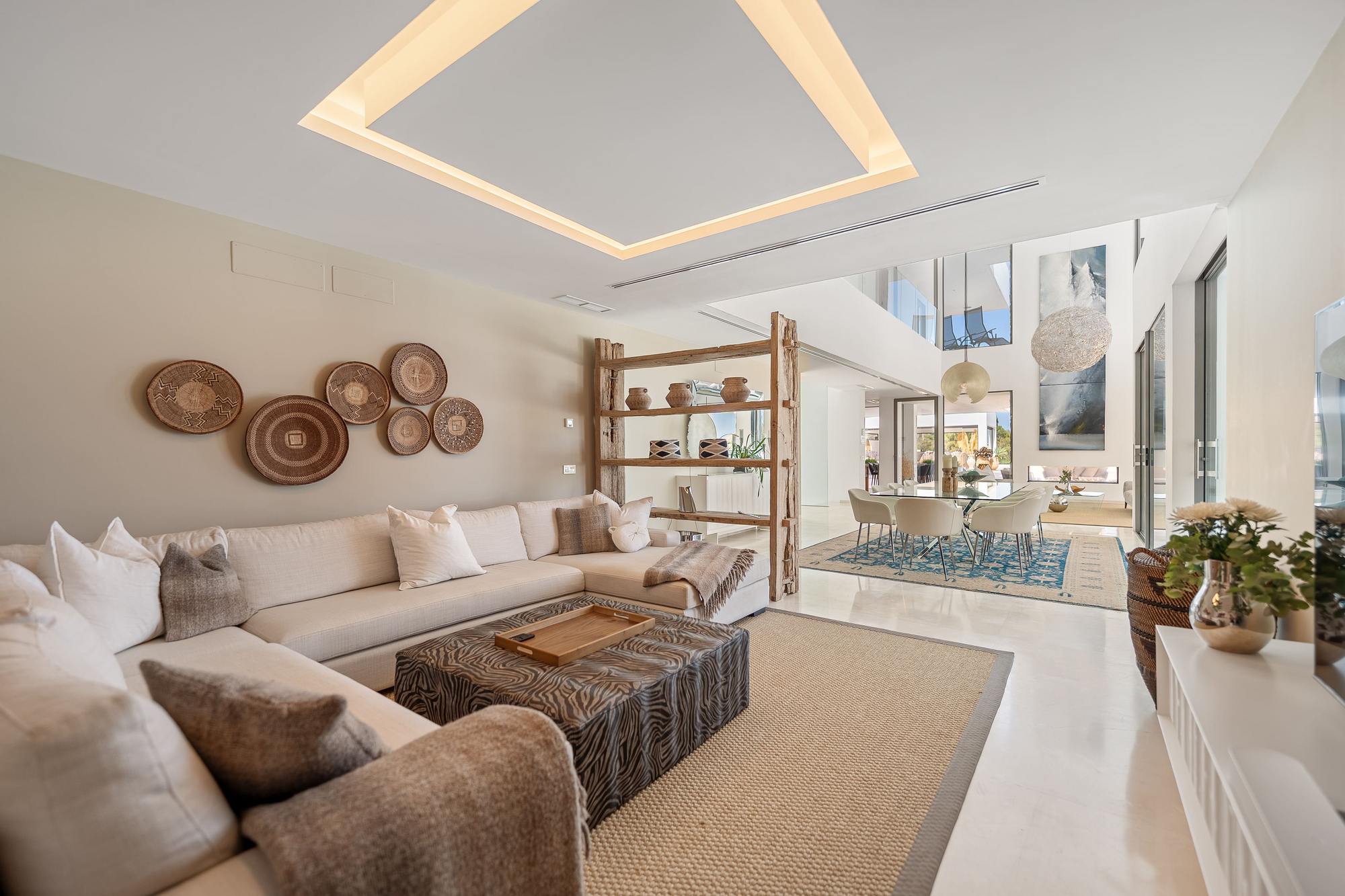 living - 676m² house / villa with 110m² terrace for sale in Nueva Andalucía - gallery thumbnail - 9