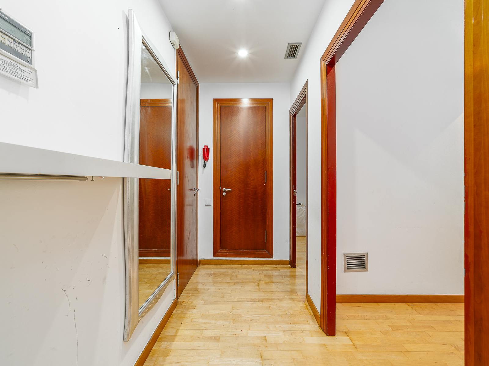 living - Piso de 68m² en venta en Eixample Derecho, Barcelona - gallery thumbnail - 10