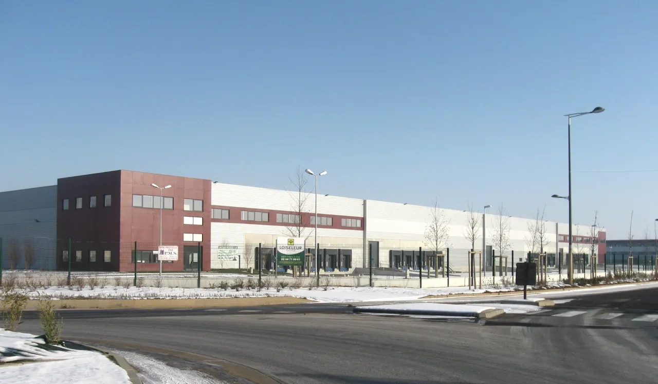 logistics - Logistics Warehouse For Rent - gallery - 3