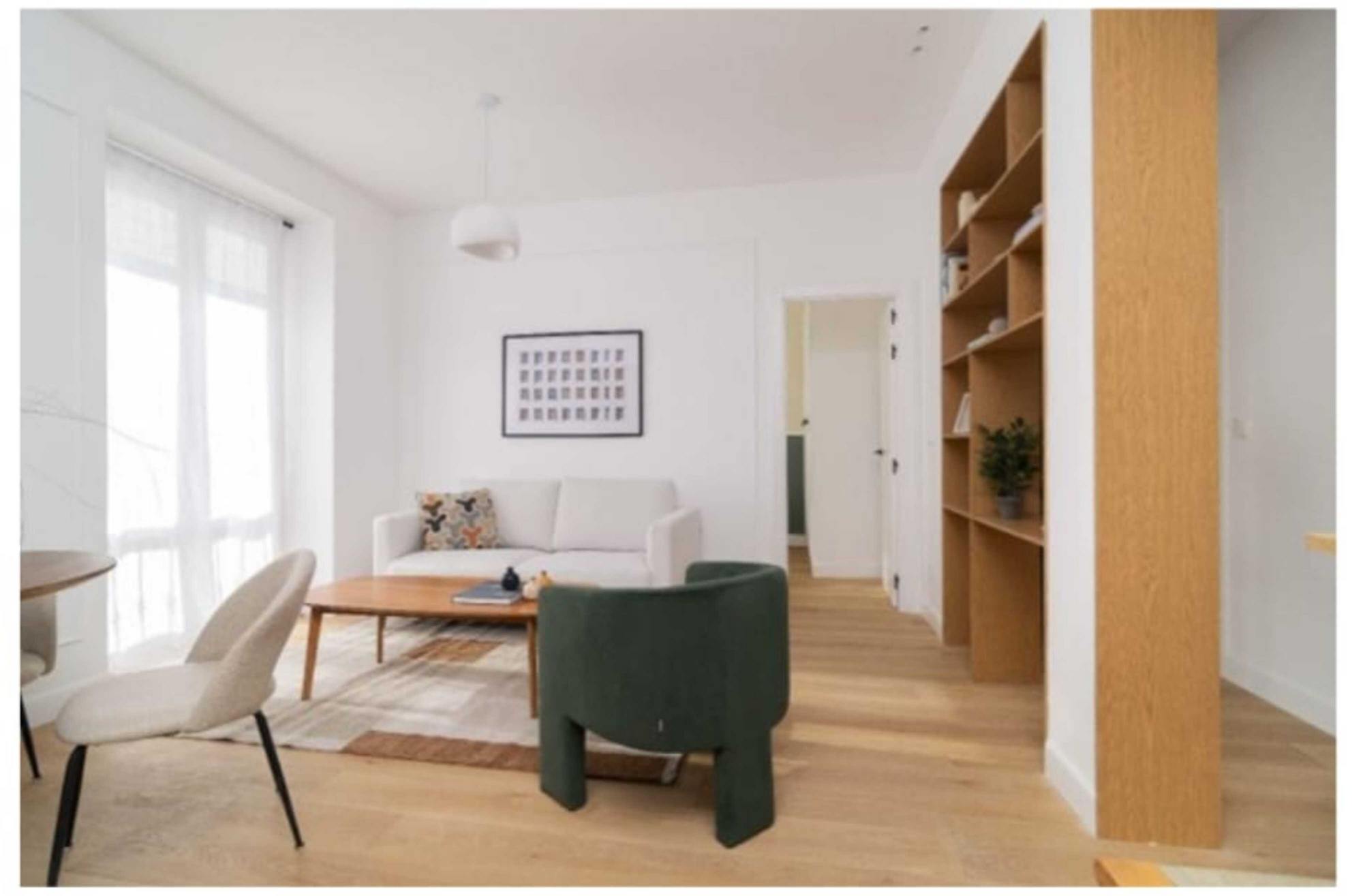 living - Piso de 76m² en venta en Malasaña, Madrid - gallery thumbnail - 3