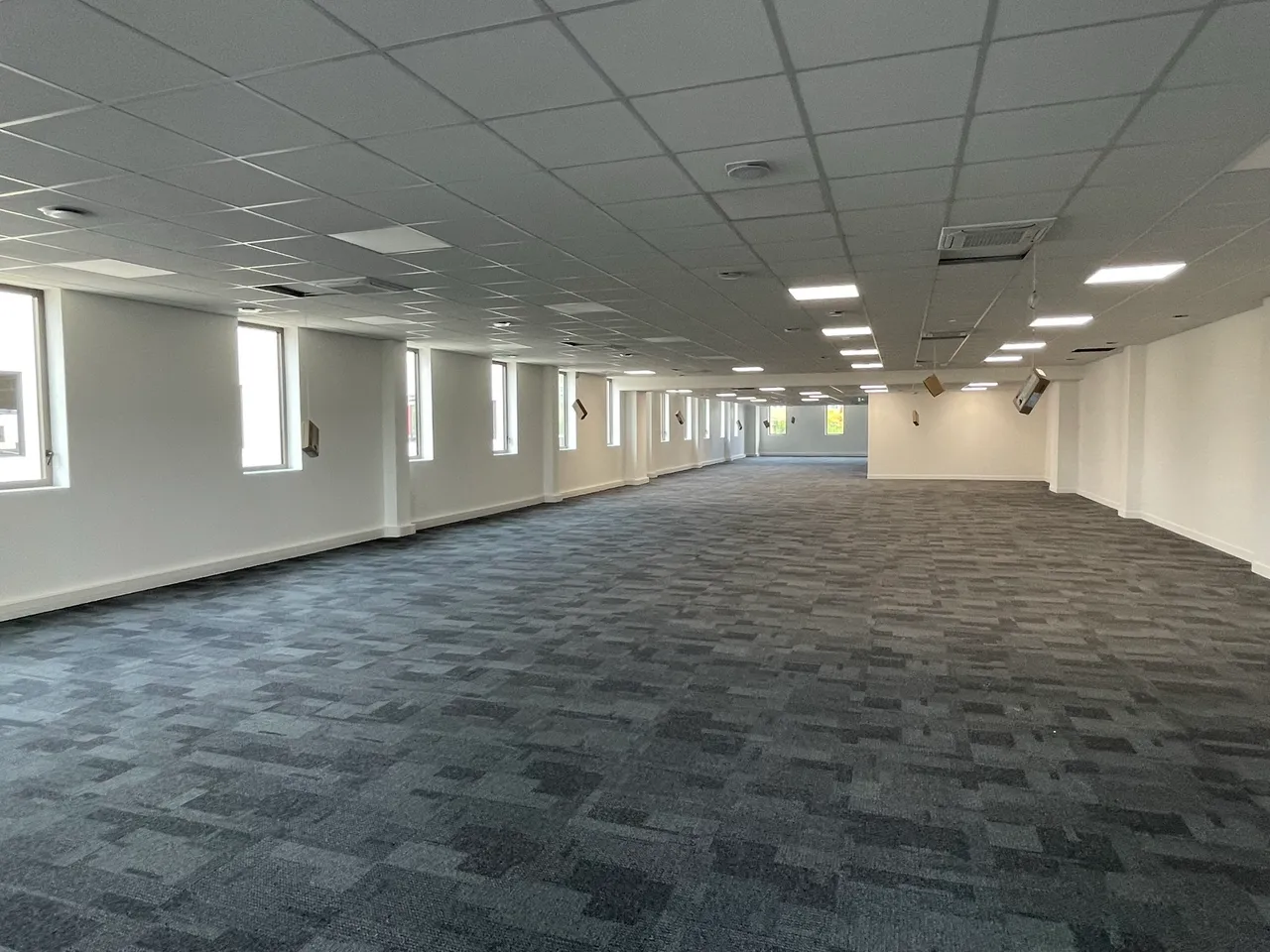 logistics - Activités / Bureaux À Vendre - gallery - 2