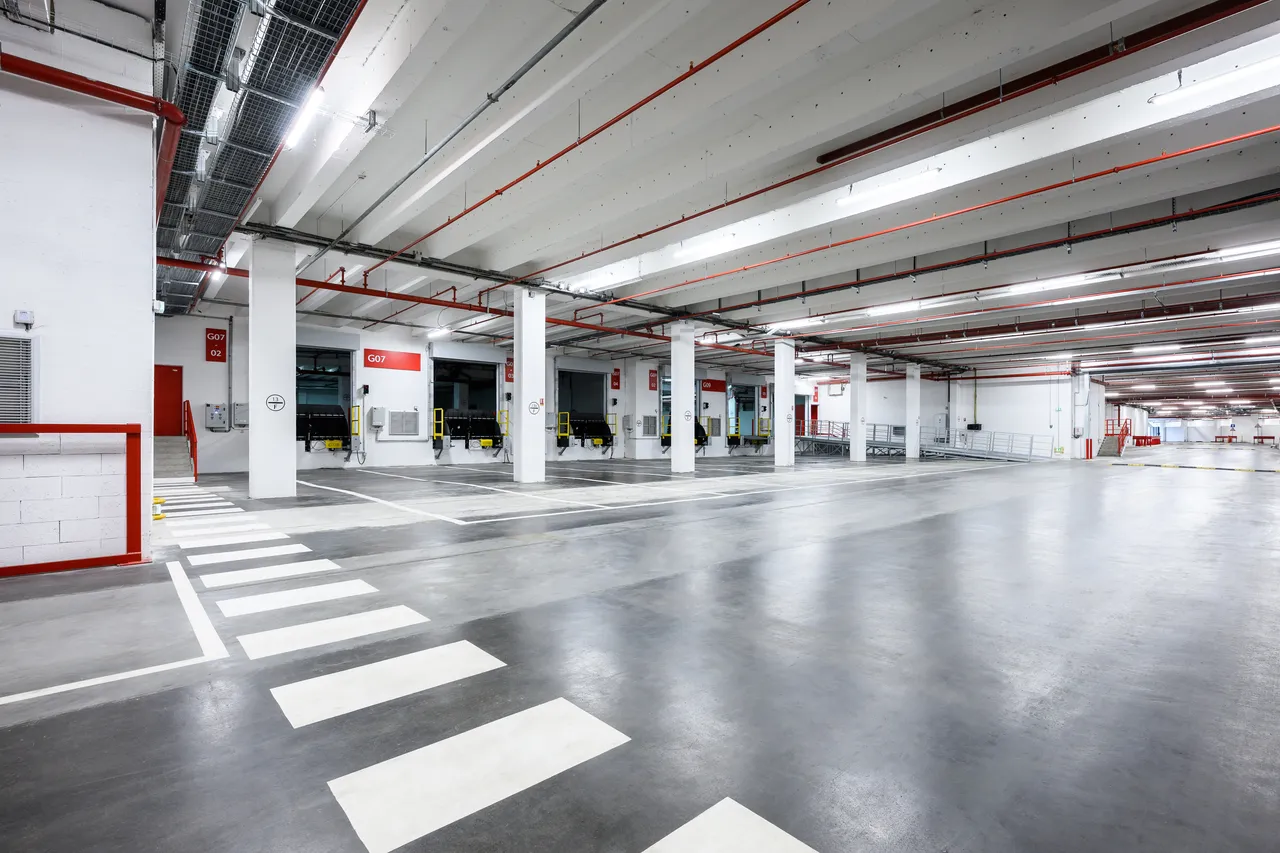 logistics - Light Industrial Premises / Offices For Rent - gallery - 4