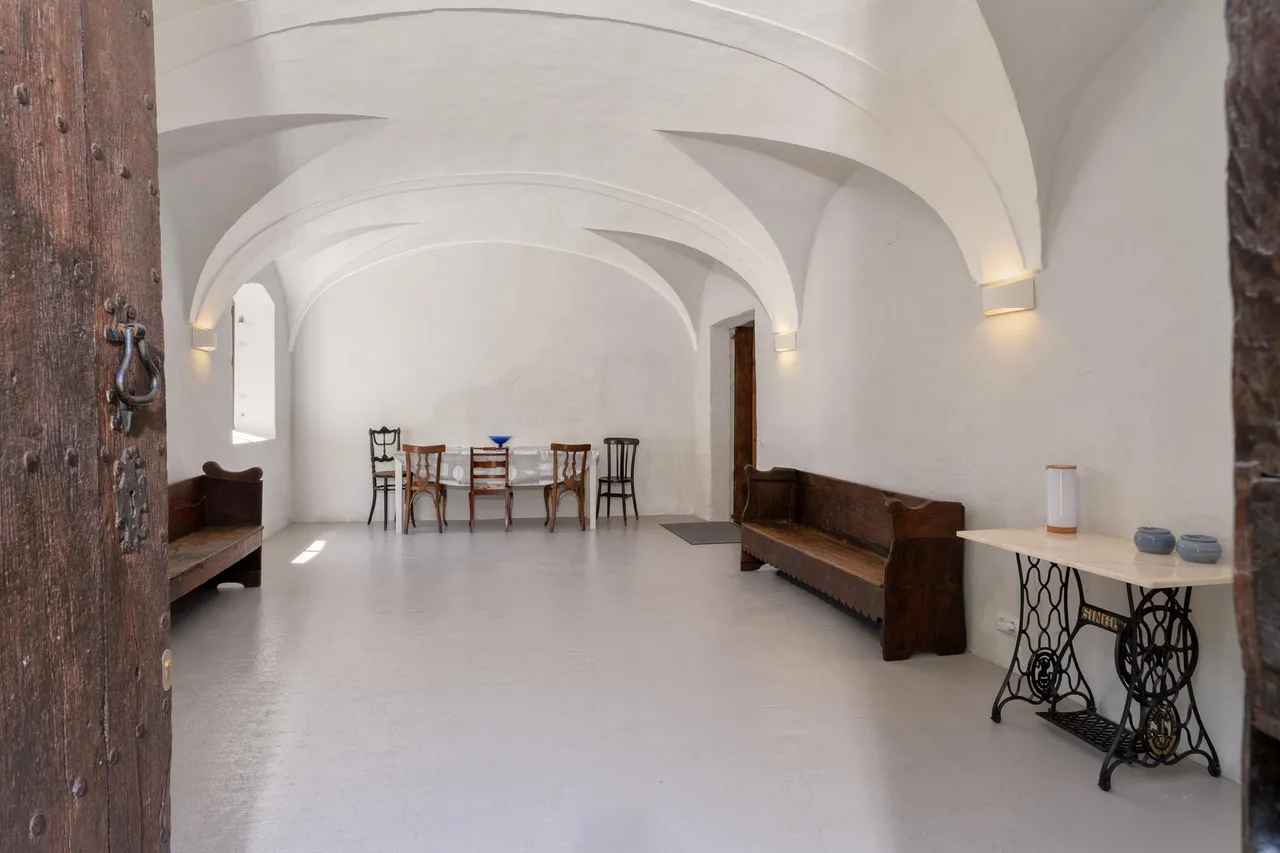 living - 685m² country house for sale in La Garrotxa, Girona - gallery - 9