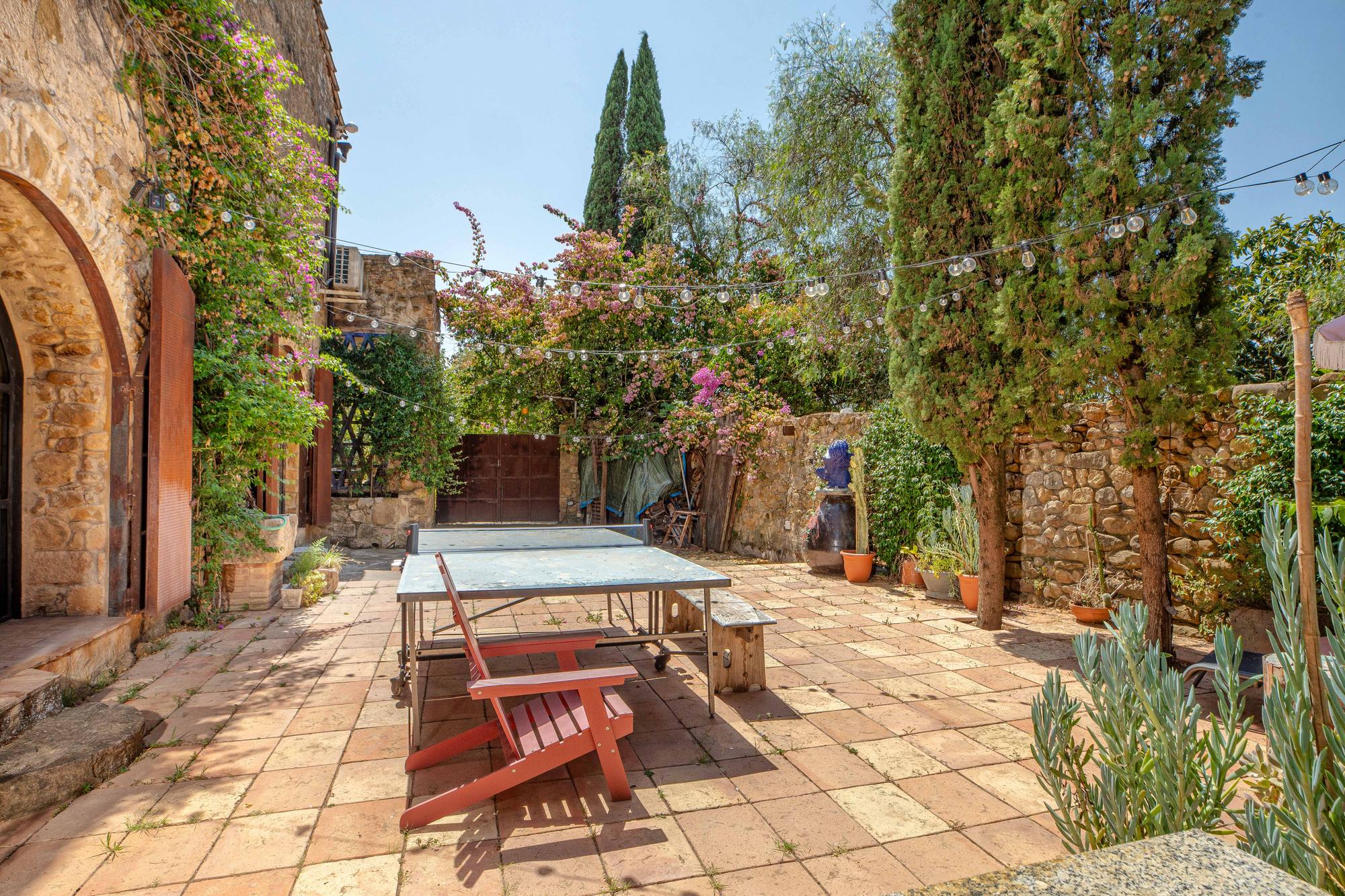 living - Casa rural de 775m² en venta en Pla de l'Estany, Girona - gallery thumbnail - 7